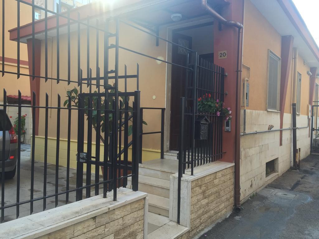 Apartamento Casa Commenda Bríndisi Habitación foto